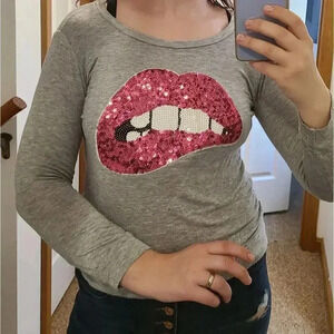 💋 Sequins biting lip top